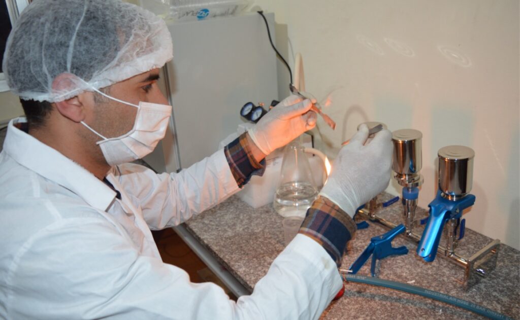 Preparation of the lab to supervise water and to make infection analysis