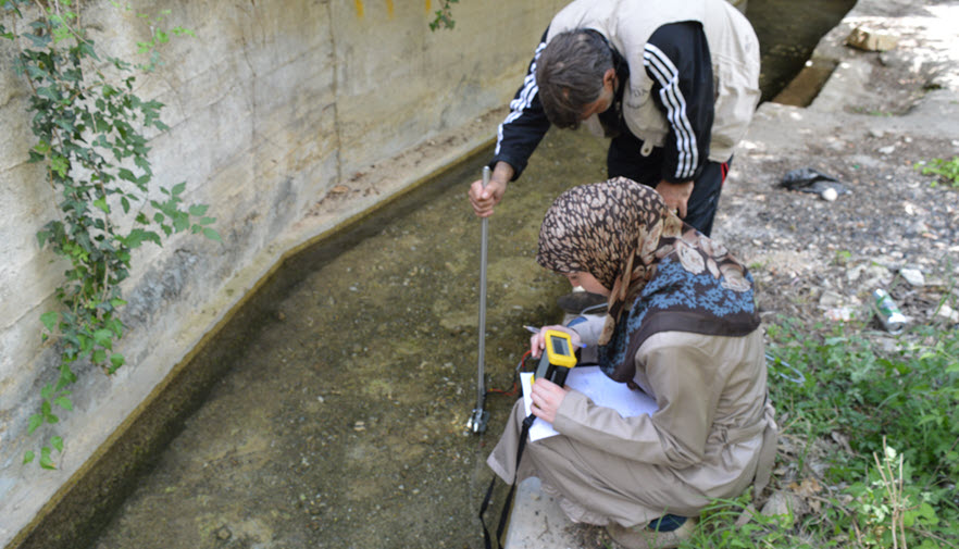 Measuring the flow of water of the several springs in Hermel