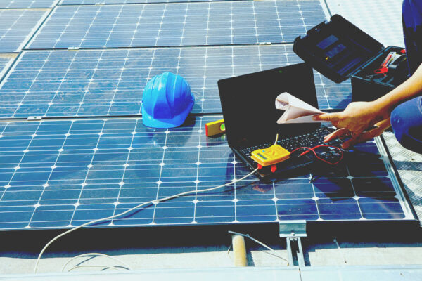 solar-installation-technician-how-to-become-a-solar-installer